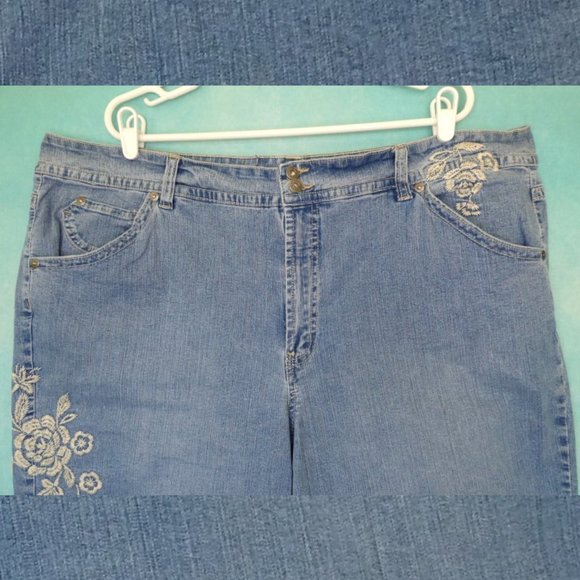 Gloria Vanderbilt Embroidered Denim Bermuda Shorts 24W - Picture 3 of 7